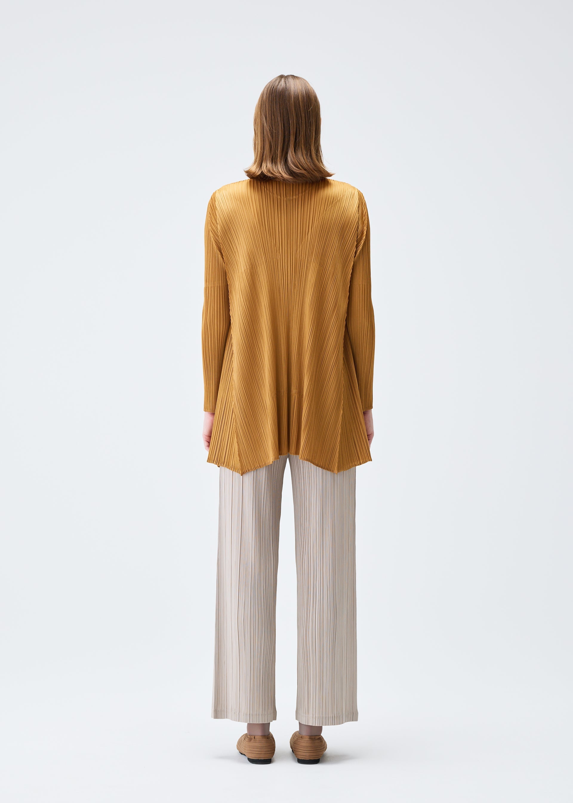 EFFICIENT SQUARE 2 Top Camel Brown – ISSEY MIYAKE EU