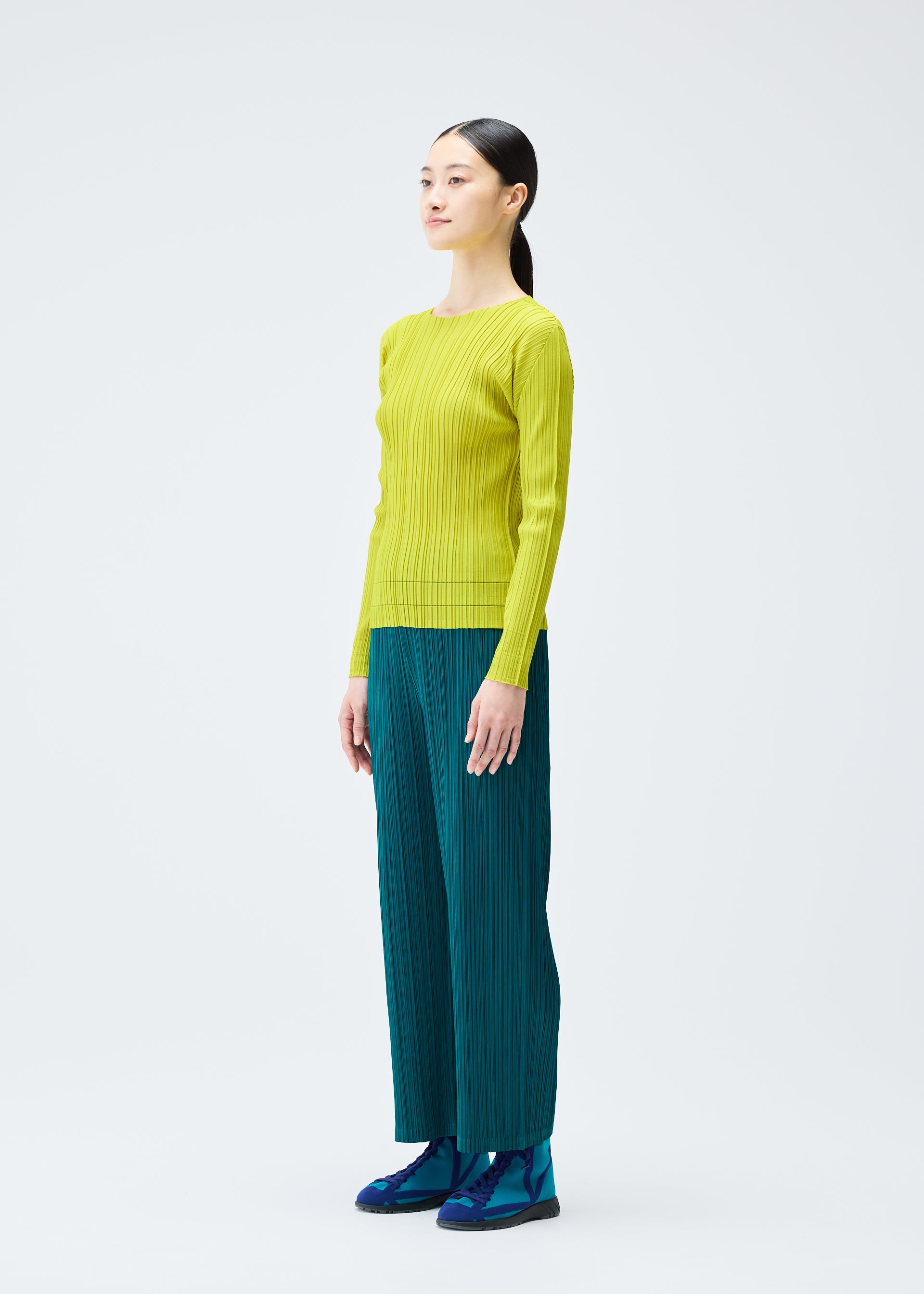 SOFT PLEATS Top Dark Green – ISSEY MIYAKE EU