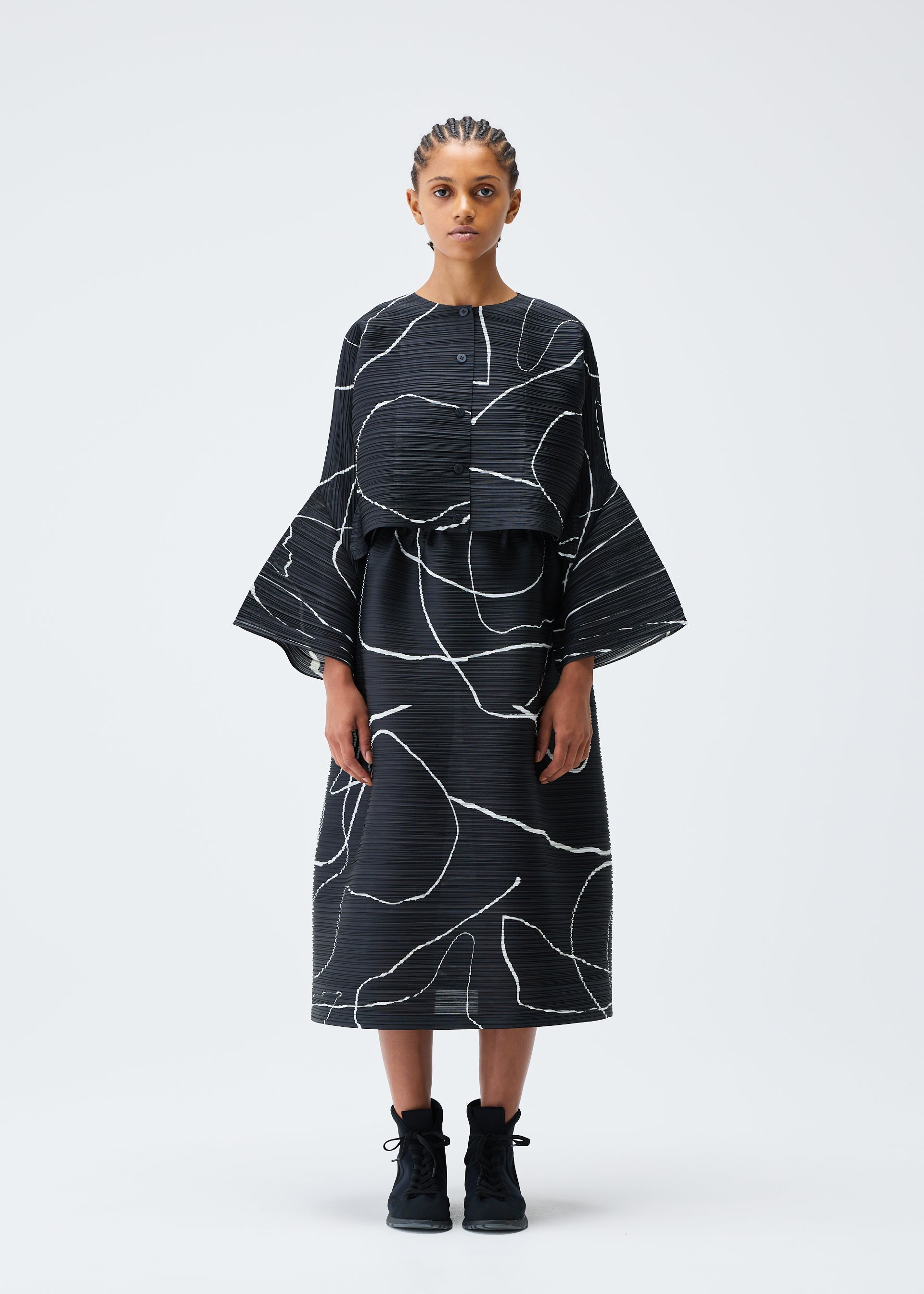 RISLEY Back pleats blouson シアー ブラック 近年 Risley（リズレー）の「Risley/リズレー/Back pleats tailored