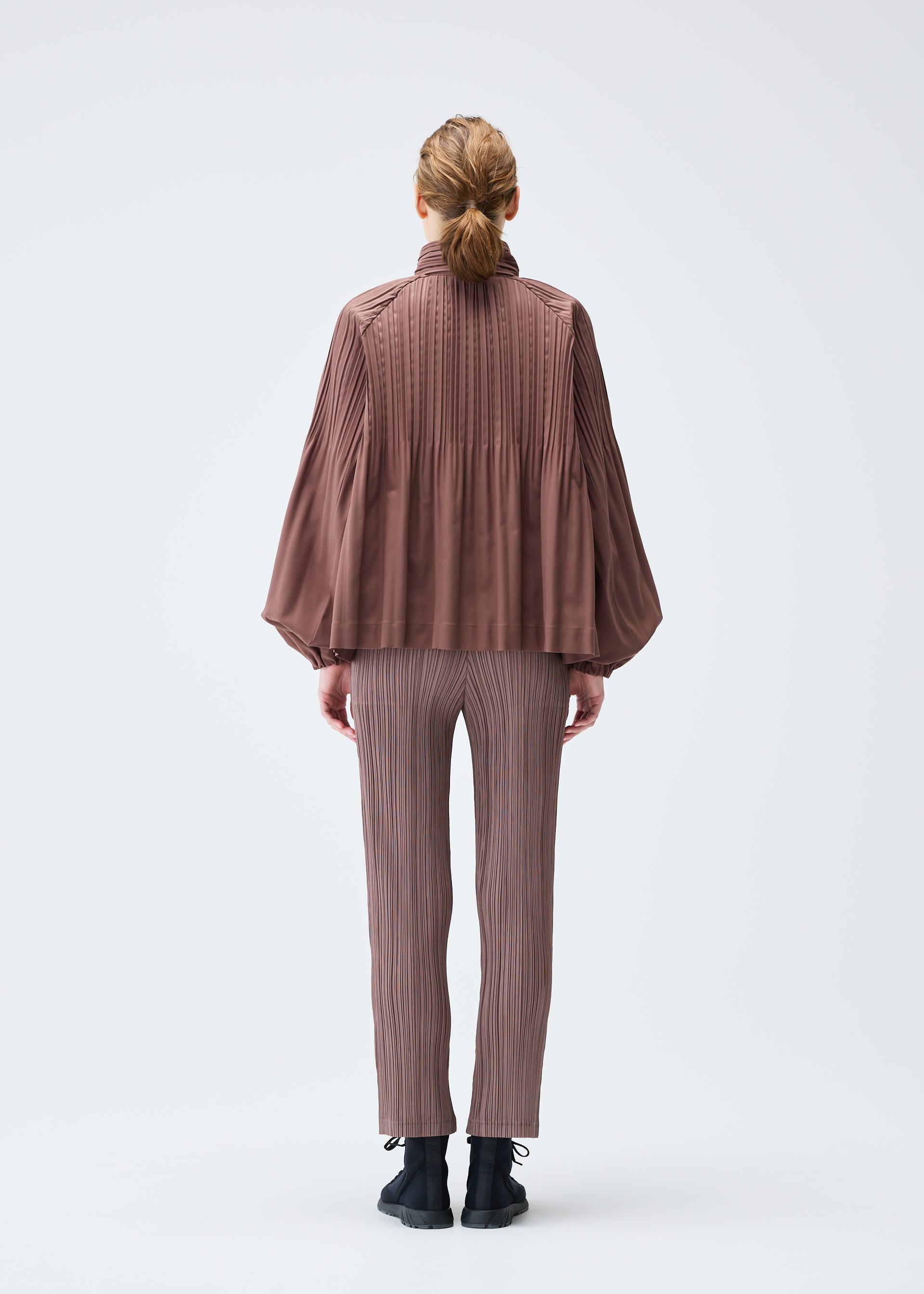 SMOOTH COAT Coat Charcoal – ISSEY MIYAKE EU