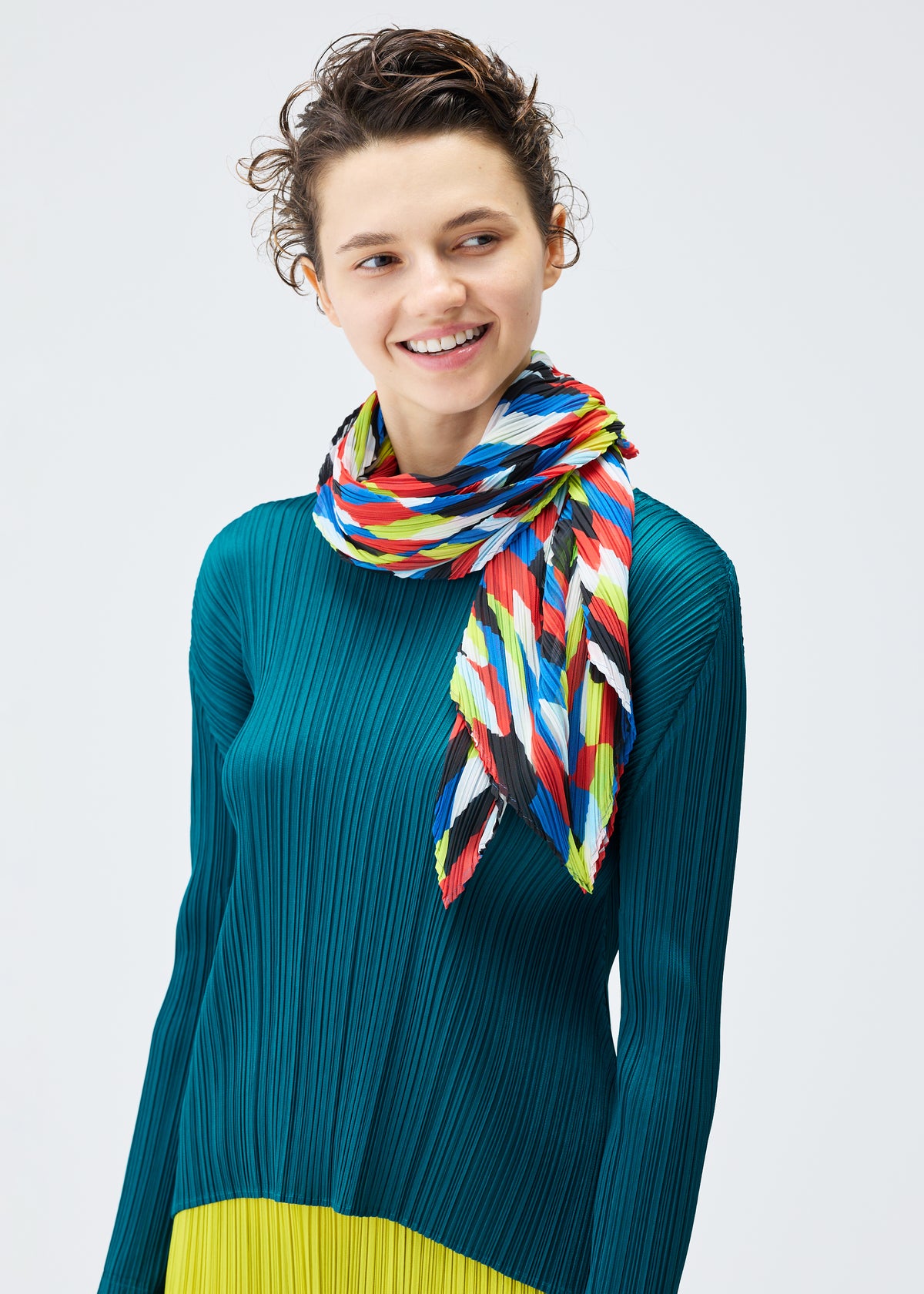 DANCING SQUARE SCARF Stole Multi – ISSEY MIYAKE EU