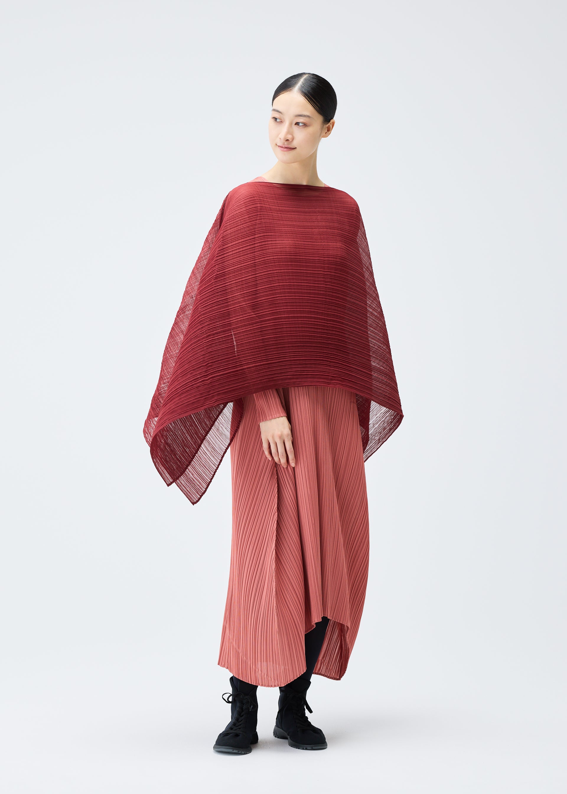 MADAME-T OCTOBER Stole Green – ISSEY MIYAKE EU
