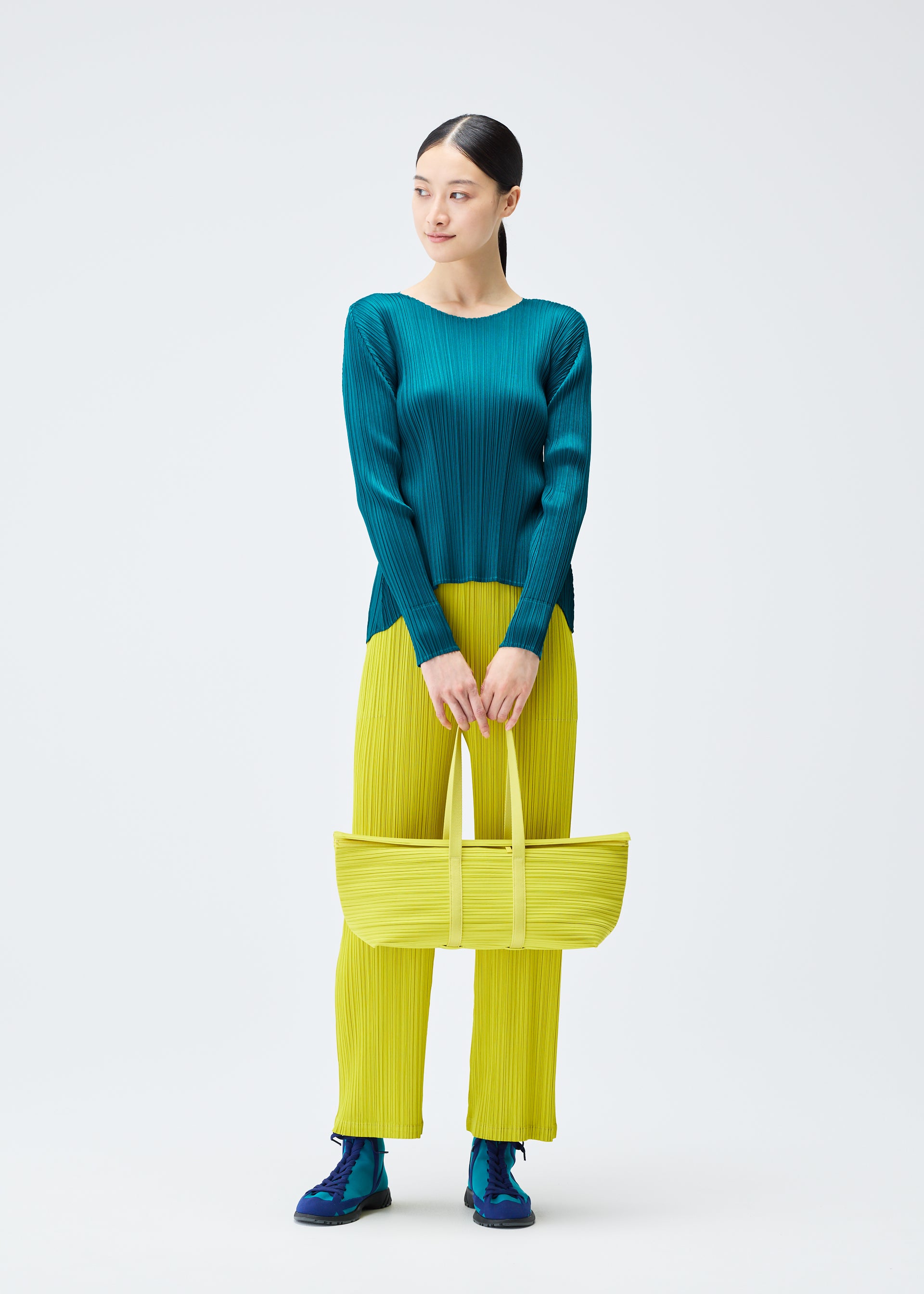 PLEATS BOSTON BAG Bag Canary Yellow – ISSEY MIYAKE EU