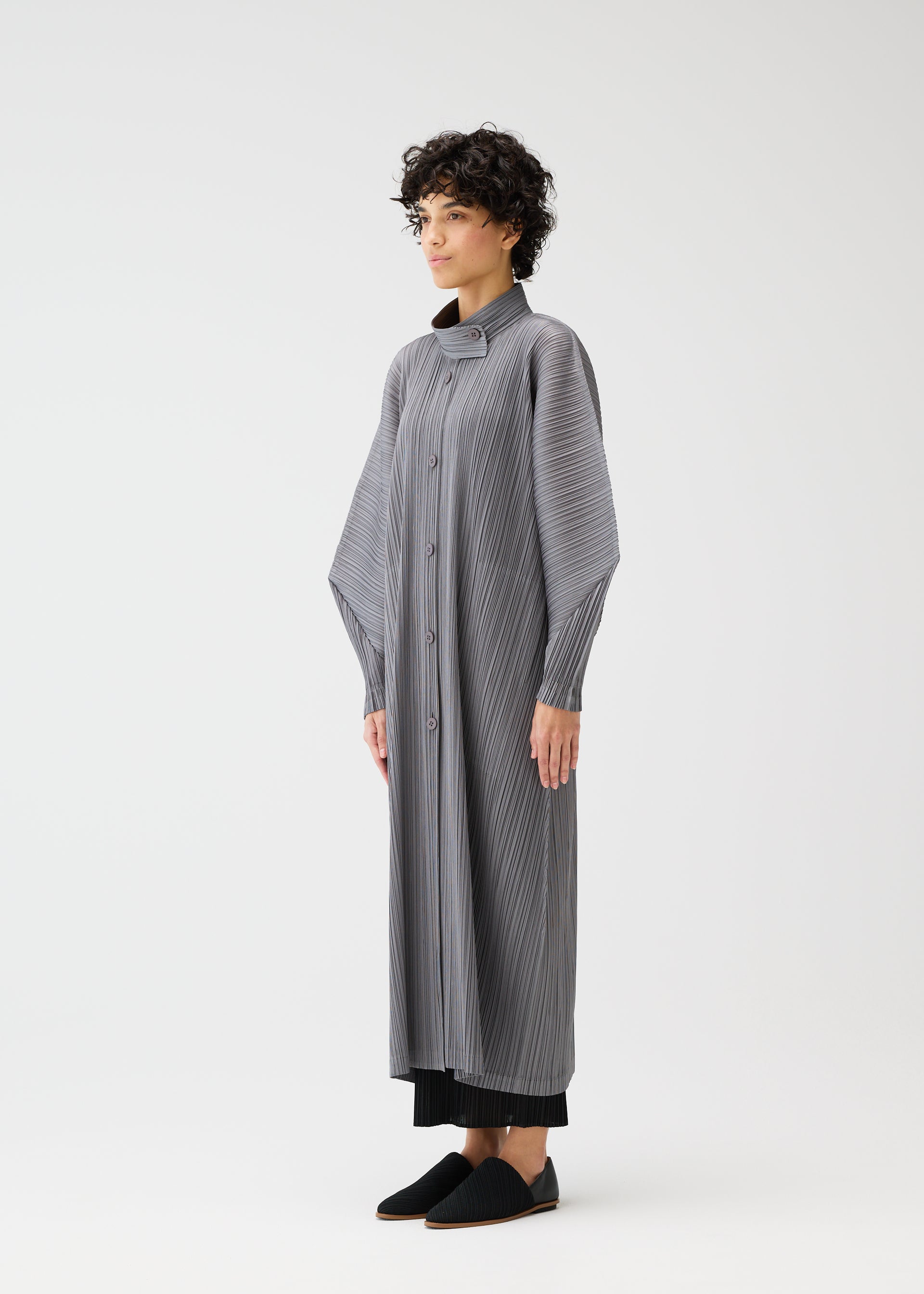 SKYLINE Coat Black – ISSEY MIYAKE EU