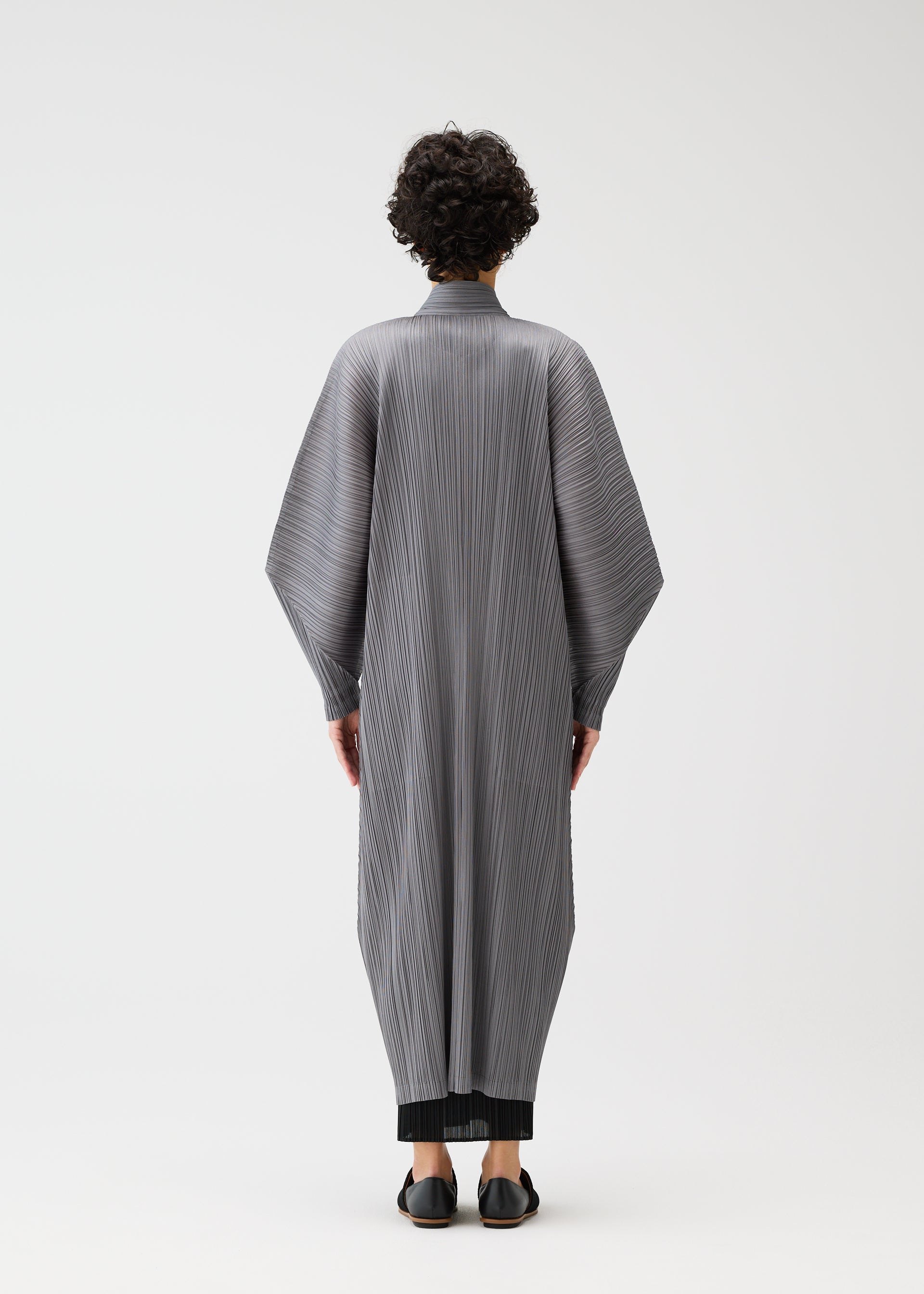 SKYLINE Coat Black – ISSEY MIYAKE EU