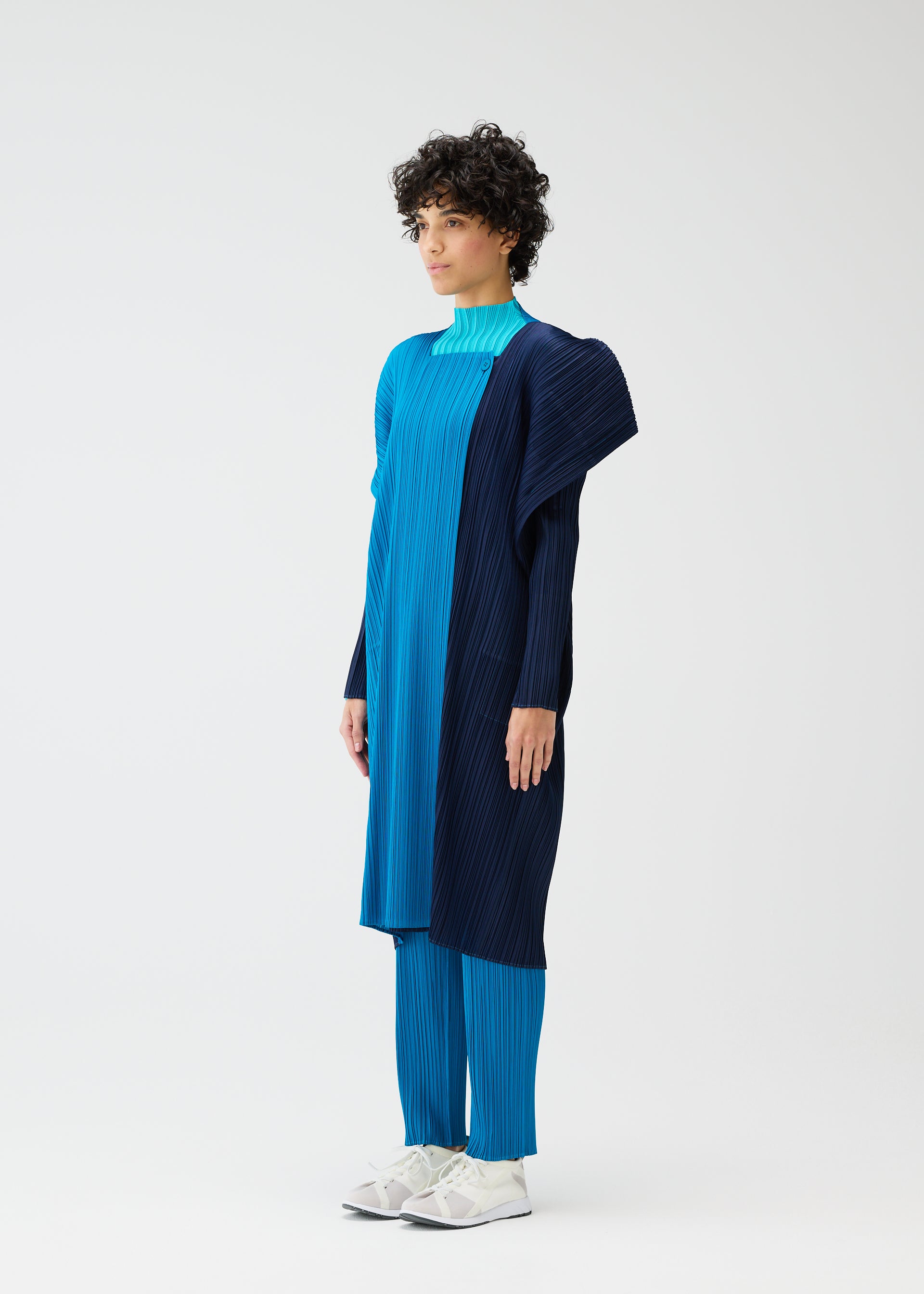 MODULE Coat Black – ISSEY MIYAKE EU
