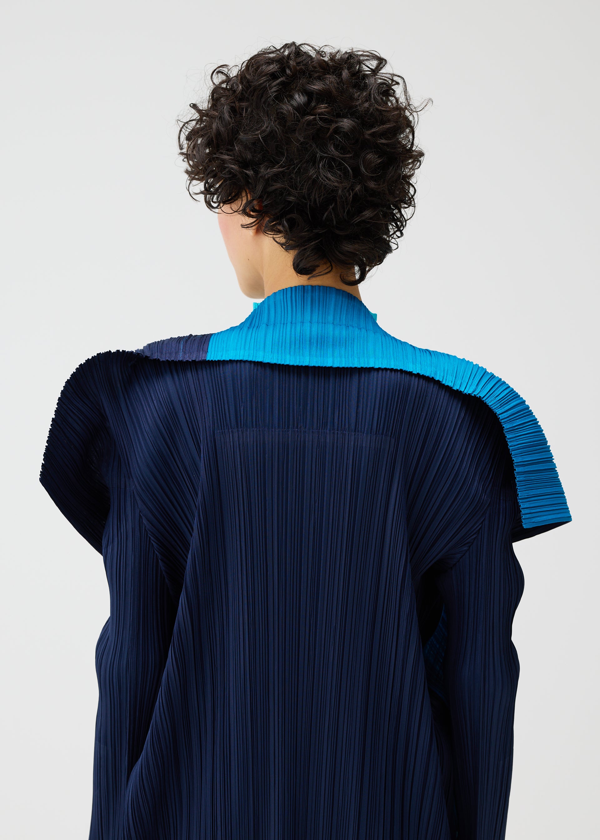 MODULE Coat Black – ISSEY MIYAKE EU