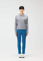 A model wears the PLEATS PLEASE ISSEY MIYAKE MONTHLY COLORS FEBRUARY prêt à porter.