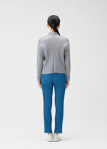 A model wears the PLEATS PLEASE ISSEY MIYAKE MONTHLY COLORS FEBRUARY prêt à porter.