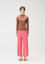 A model wears the Pleats Please Issey Miyake MONTHLY COLORS MARCH prêt à porter.
