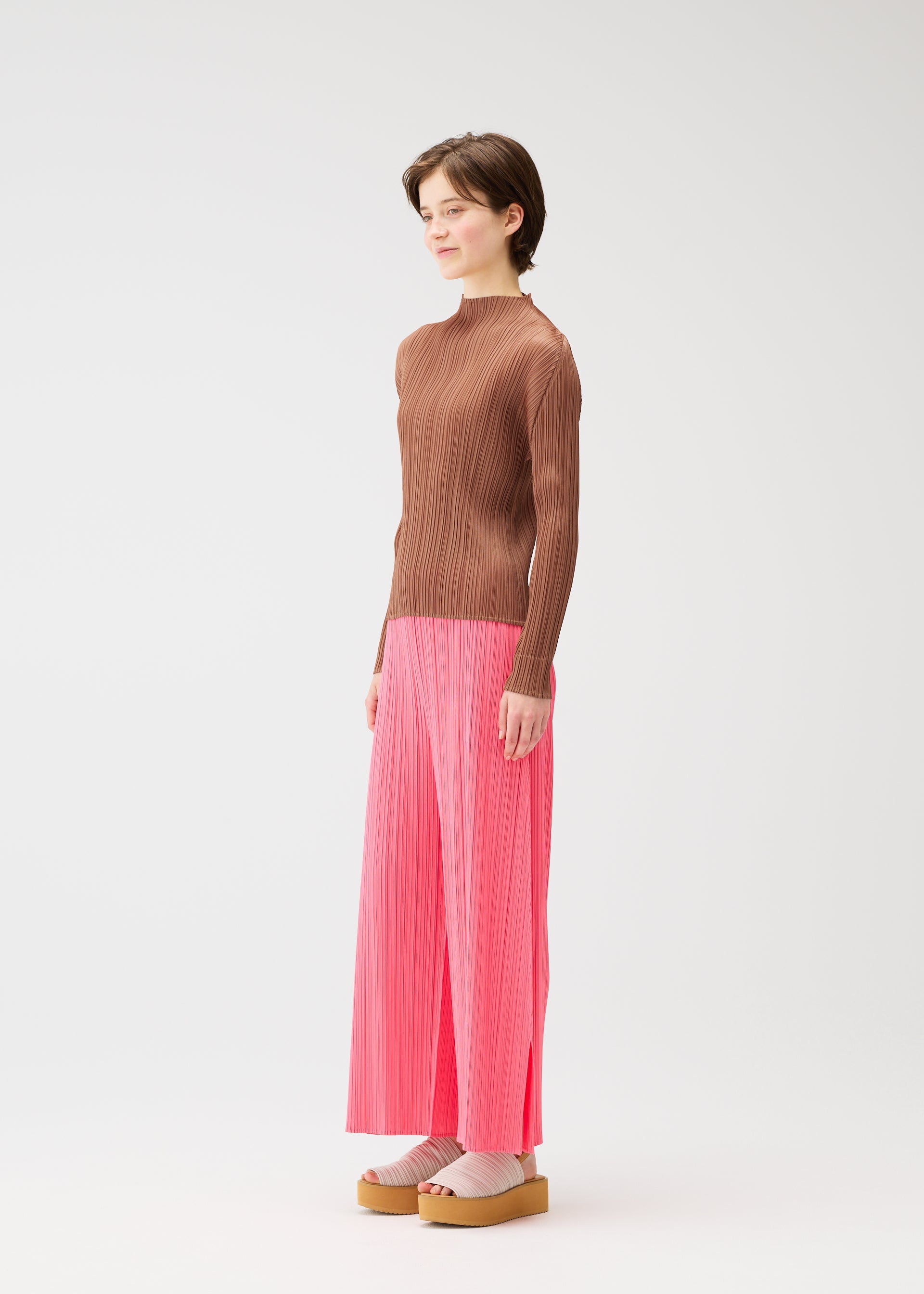 MONTHLY COLORS : MARCH Trousers Dark Green – ISSEY MIYAKE EU