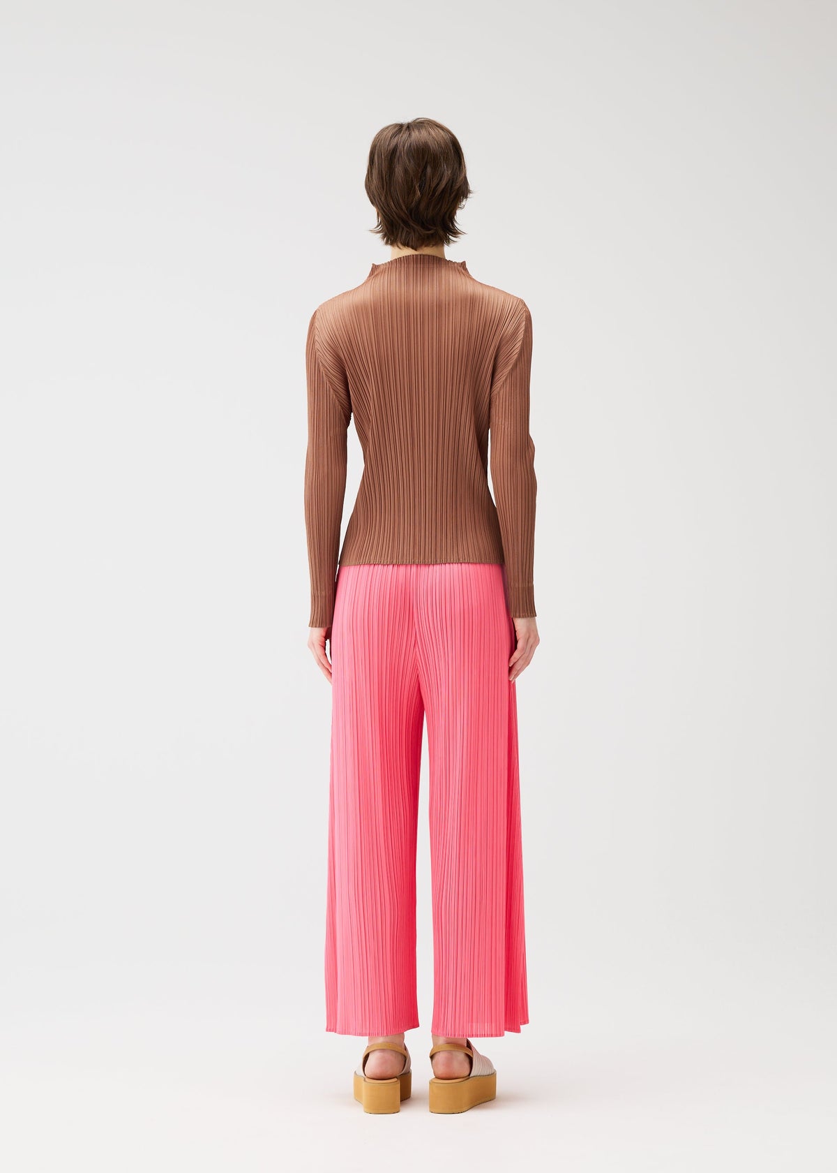 A model wears the Pleats Please Issey Miyake MONTHLY COLORS MARCH prêt à porter.