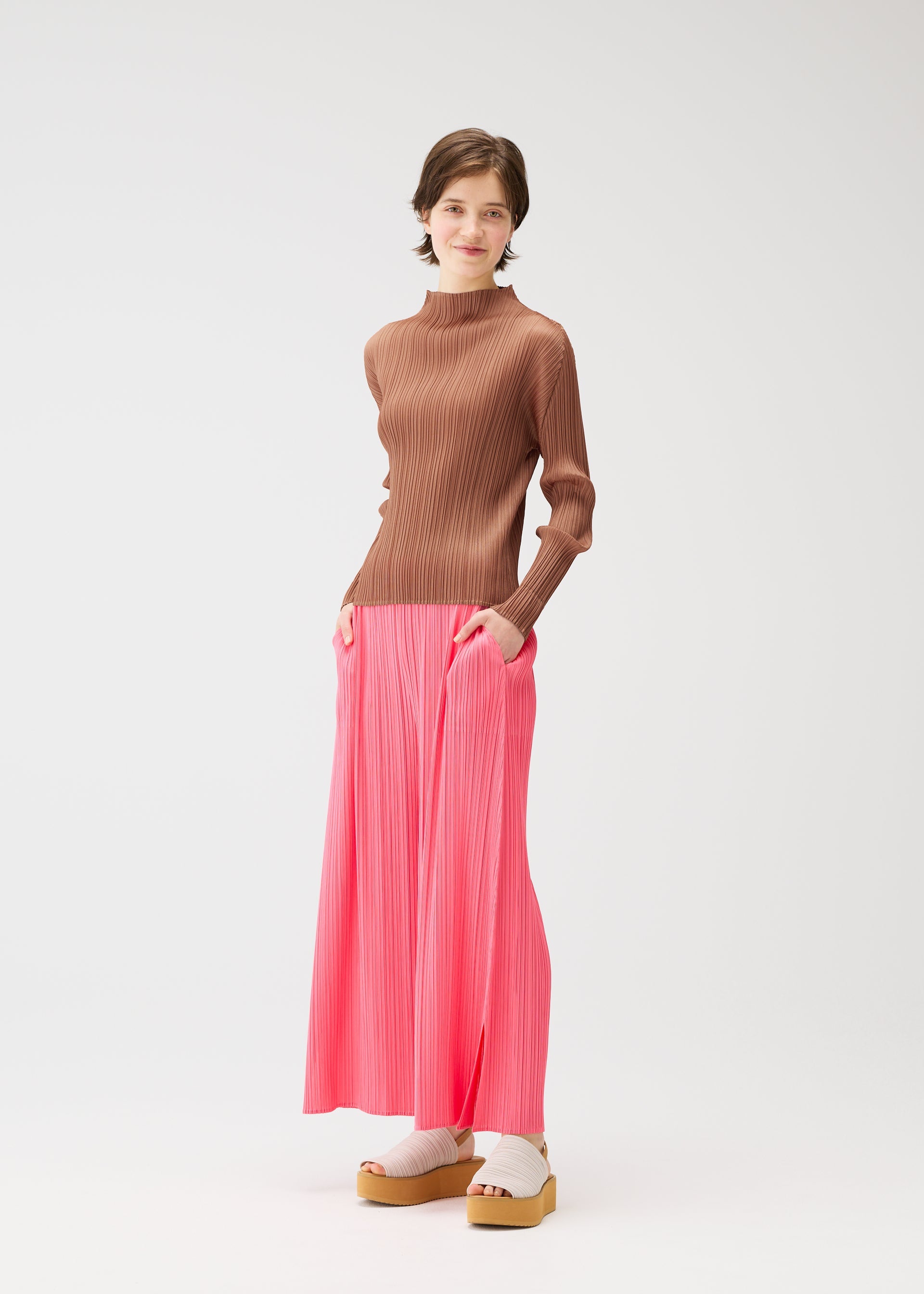 A model wears the Pleats Please Issey Miyake MONTHLY COLORS MARCH prêt à porter.