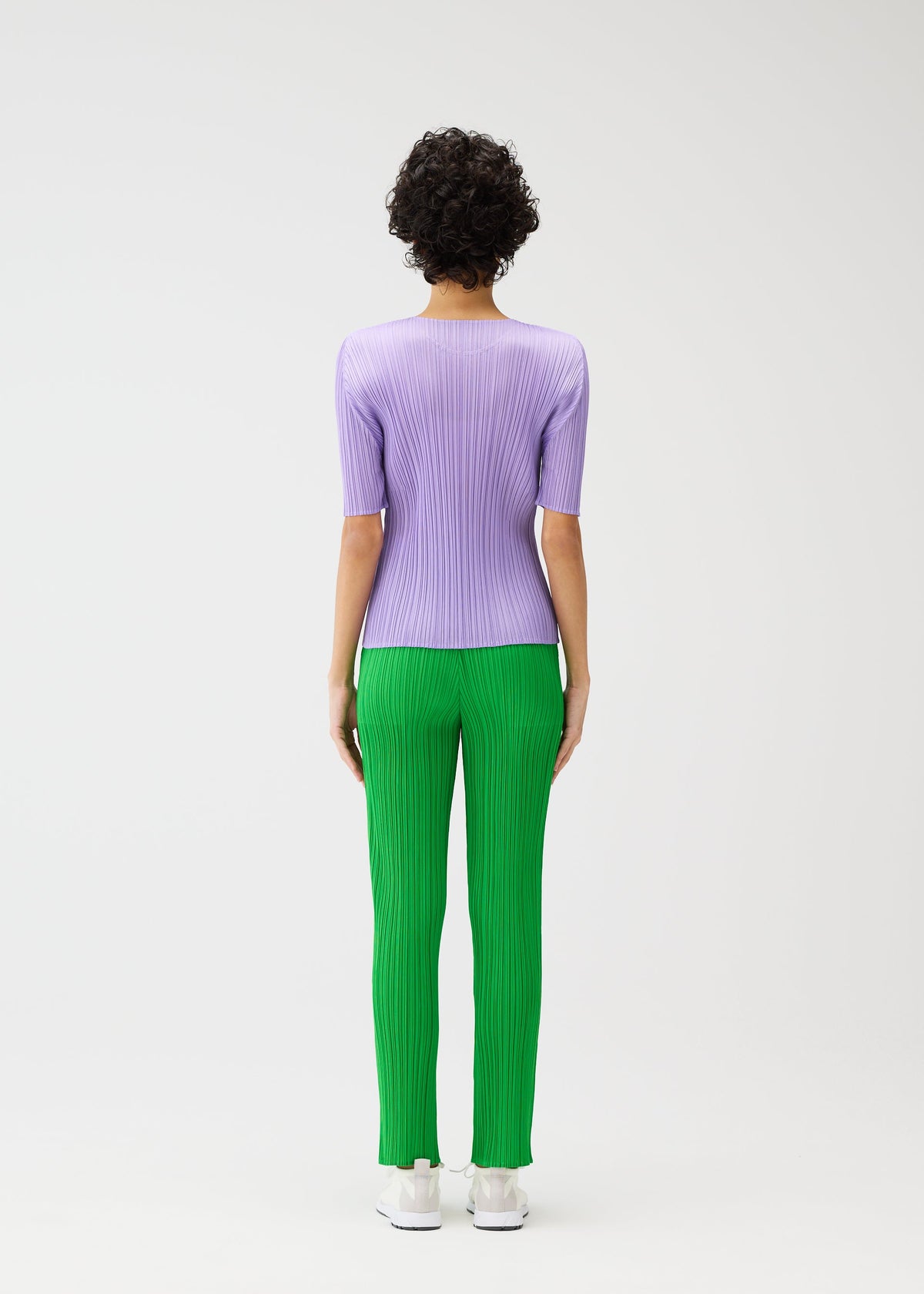 A model wears the Pleats Please Issey Miyake MONTHLY COLORS pants.