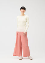 A model wears the Pleats Please Issey Miyake RAMIE PLEATS prêt à porter.