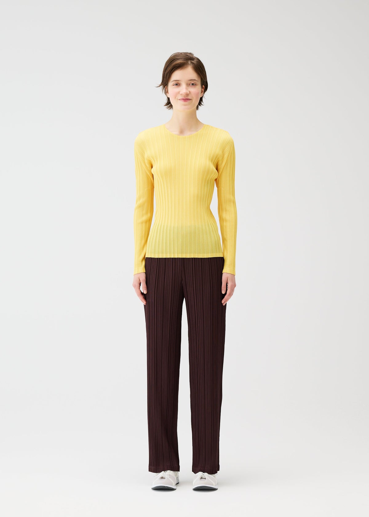 A model wears the PLEATS PLEASE ISSEY MIYAKE THICKER BOTTOMS 1 prêt à porter.
