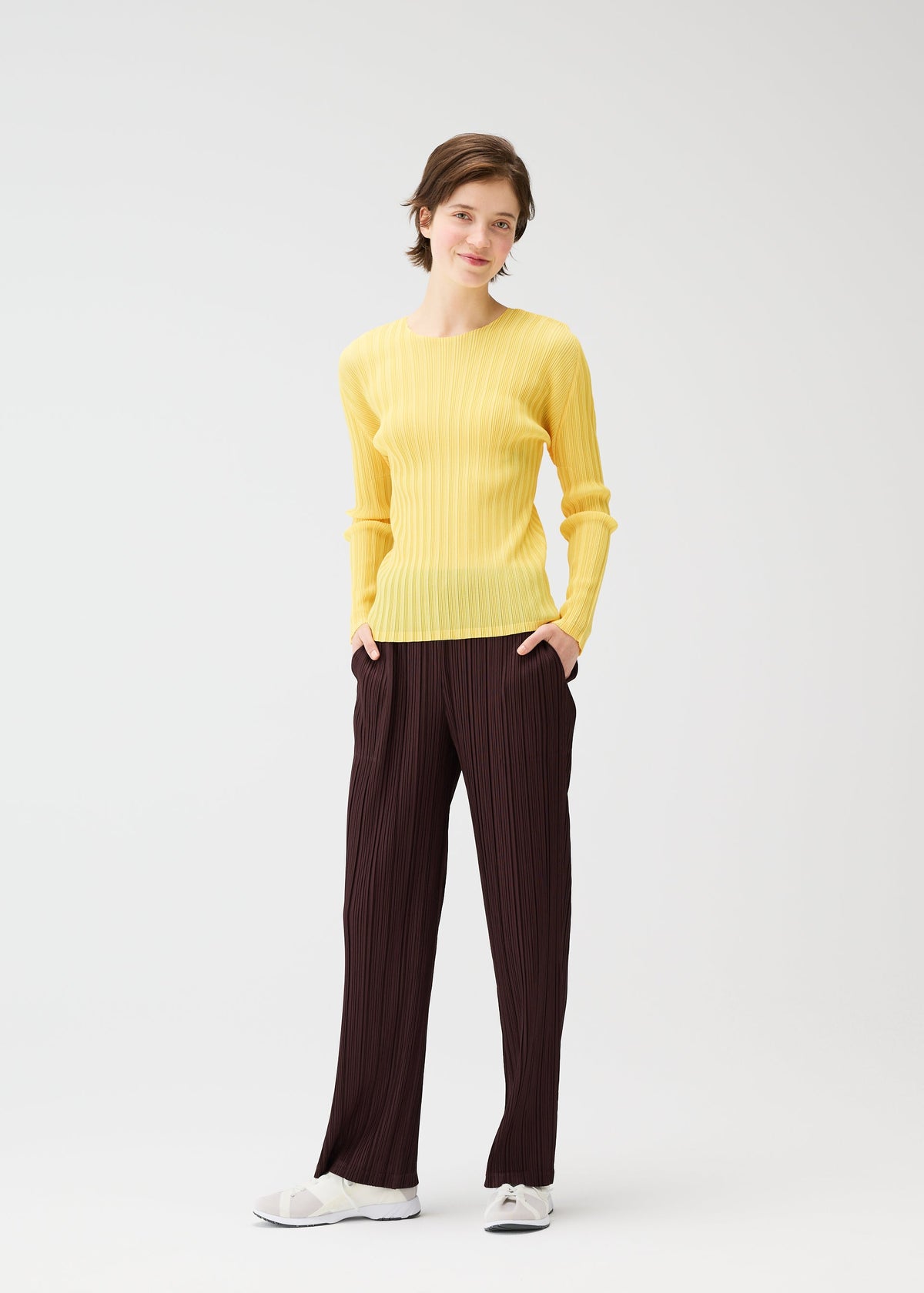 A model wears the PLEATS PLEASE ISSEY MIYAKE THICKER BOTTOMS 1 prêt à porter.