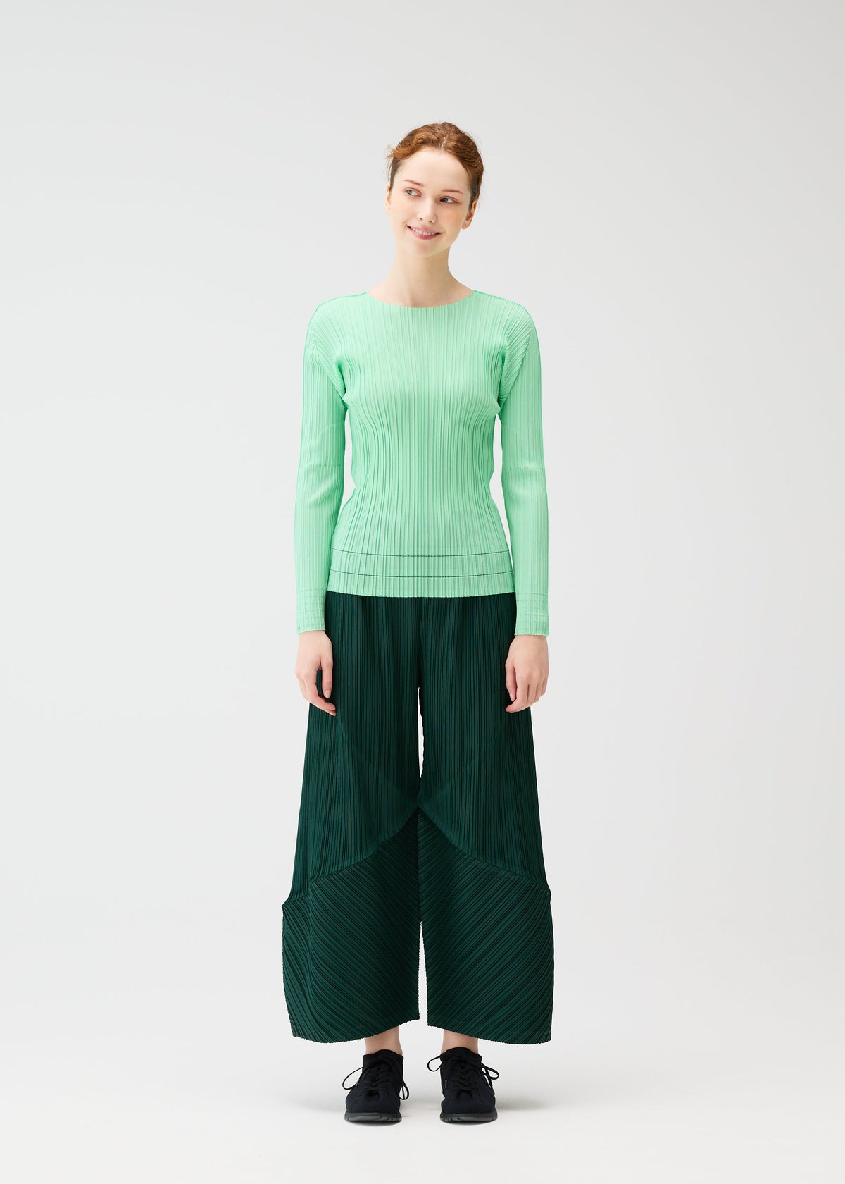 A model wears the Pleats Please Issey Miyake THICKER BOTTOMS 2 prêt à porter.