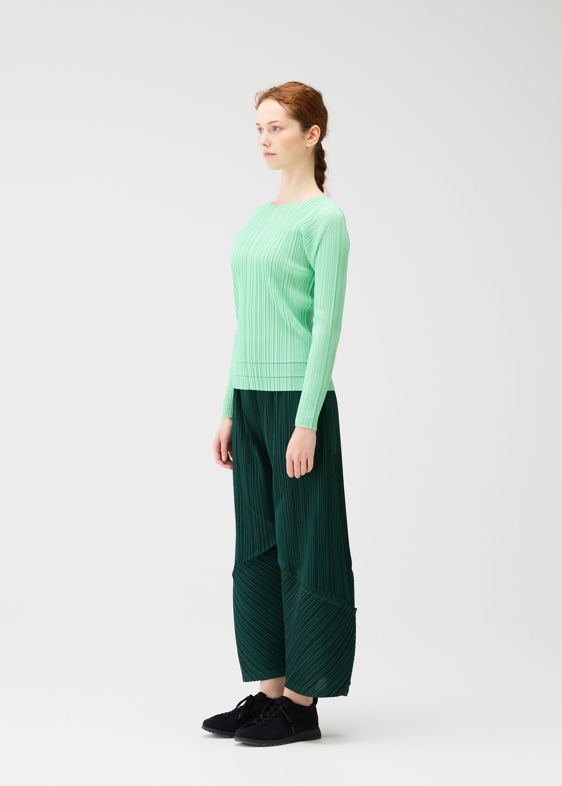 A model wears the Pleats Please Issey Miyake THICKER BOTTOMS 2 prêt à porter.