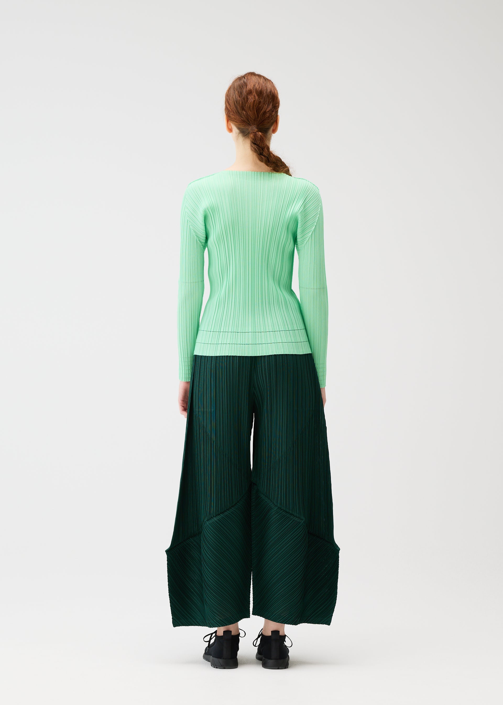 A model wears the Pleats Please Issey Miyake THICKER BOTTOMS 2 prêt à porter.