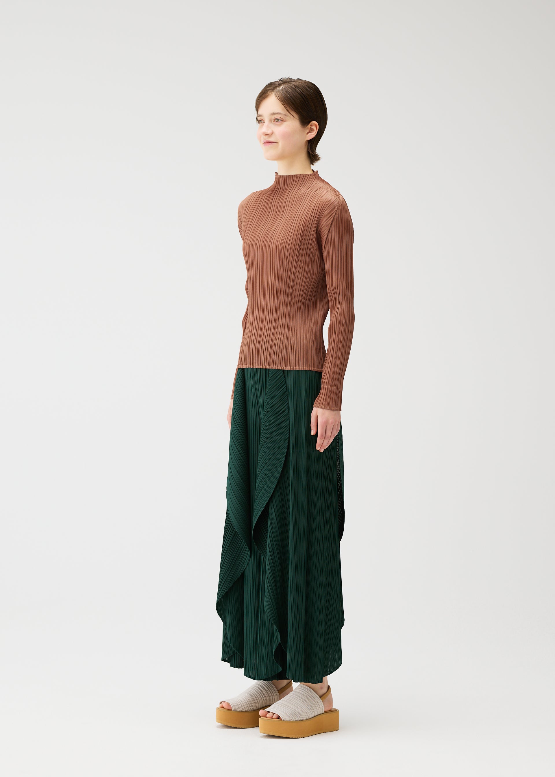 LEAF Trousers Grass Green – ISSEY MIYAKE EU
