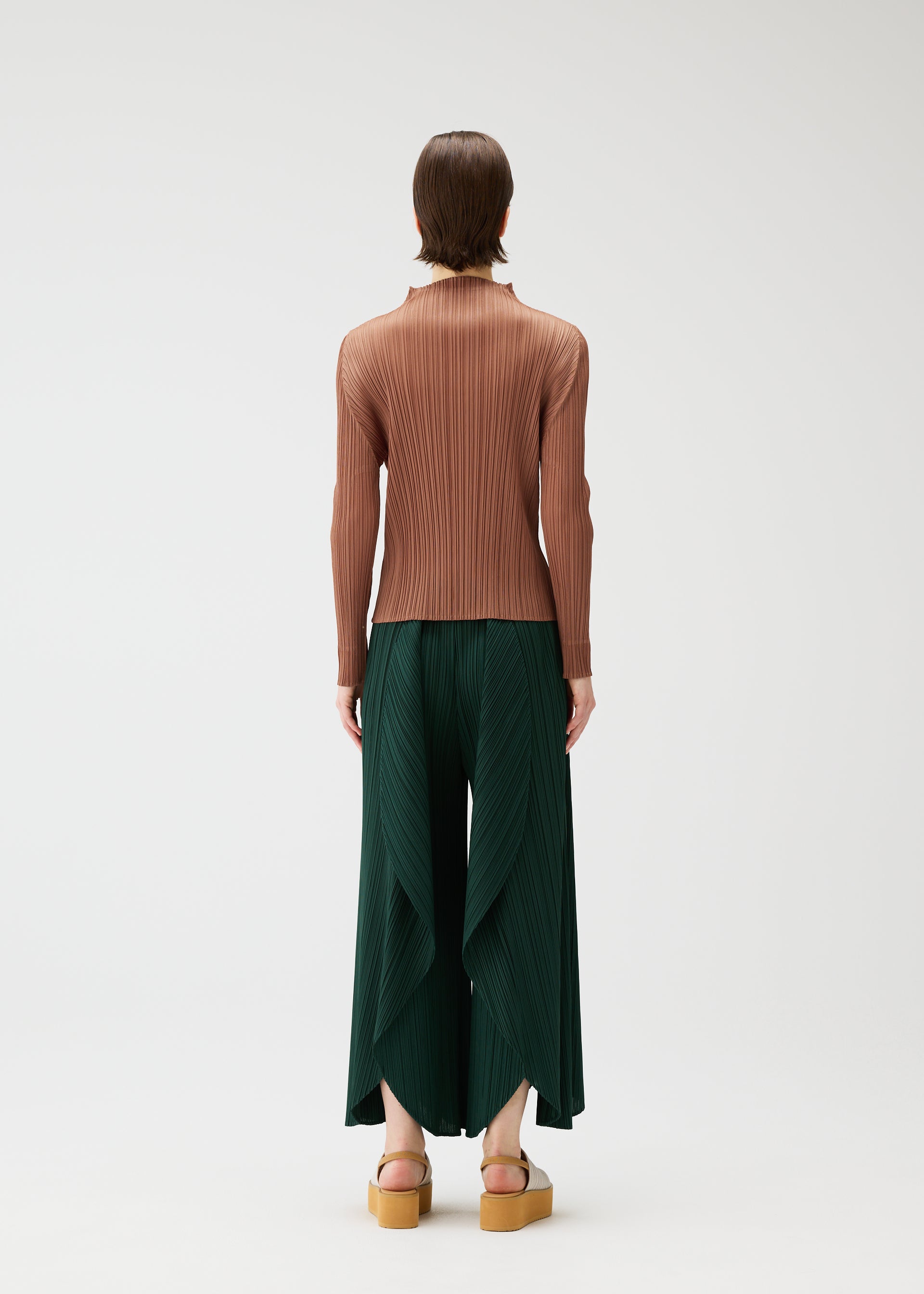 LEAF Trousers Grass Green – ISSEY MIYAKE EU
