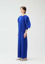 A model wears the PLEATS PLEASE ISSEY MIYAKE COAST pp66jf4634305.