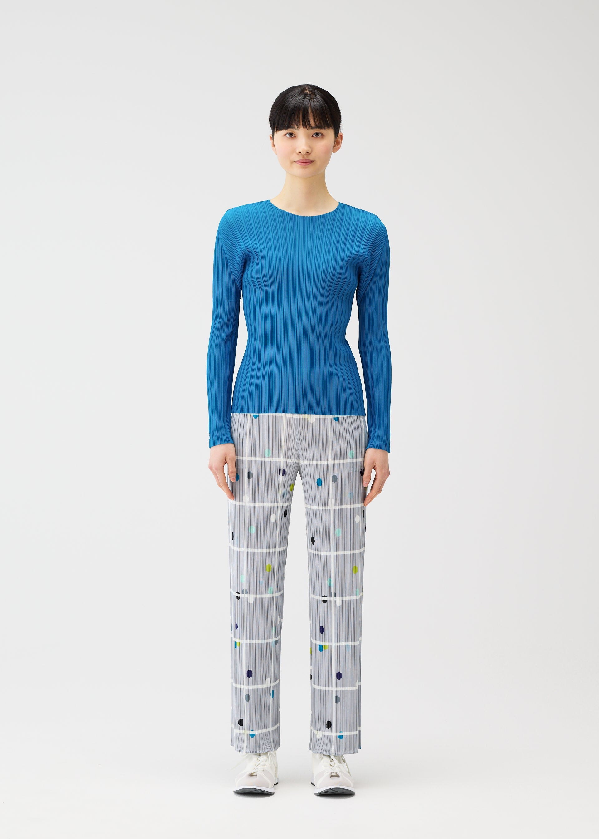A model wears the PLEATS PLEASE ISSEY MIYAKE CROSSING DOTS prêt à porter.