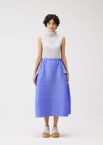 A model wears the PLEATS PLEASE ISSEY MIYAKE BOUNCY BASKET bouncy-basket-skirt-charcoal.