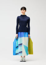 A model wears the PLEATS PLEASE ISSEY MIYAKE CITY COLLAGE prêt à porter.