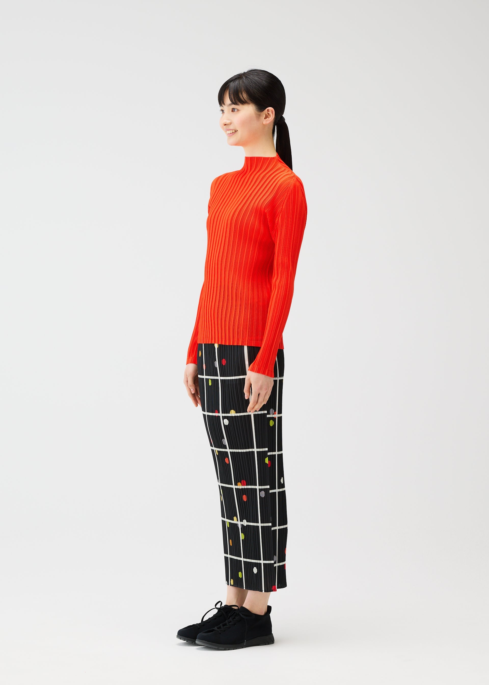 A model wears the PLEATS PLEASE ISSEY MIYAKE CROSSING DOTS prêt à porter.