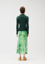 A model wears the Pleats Please Issey Miyake FOGGY FOREST prêt à porter.