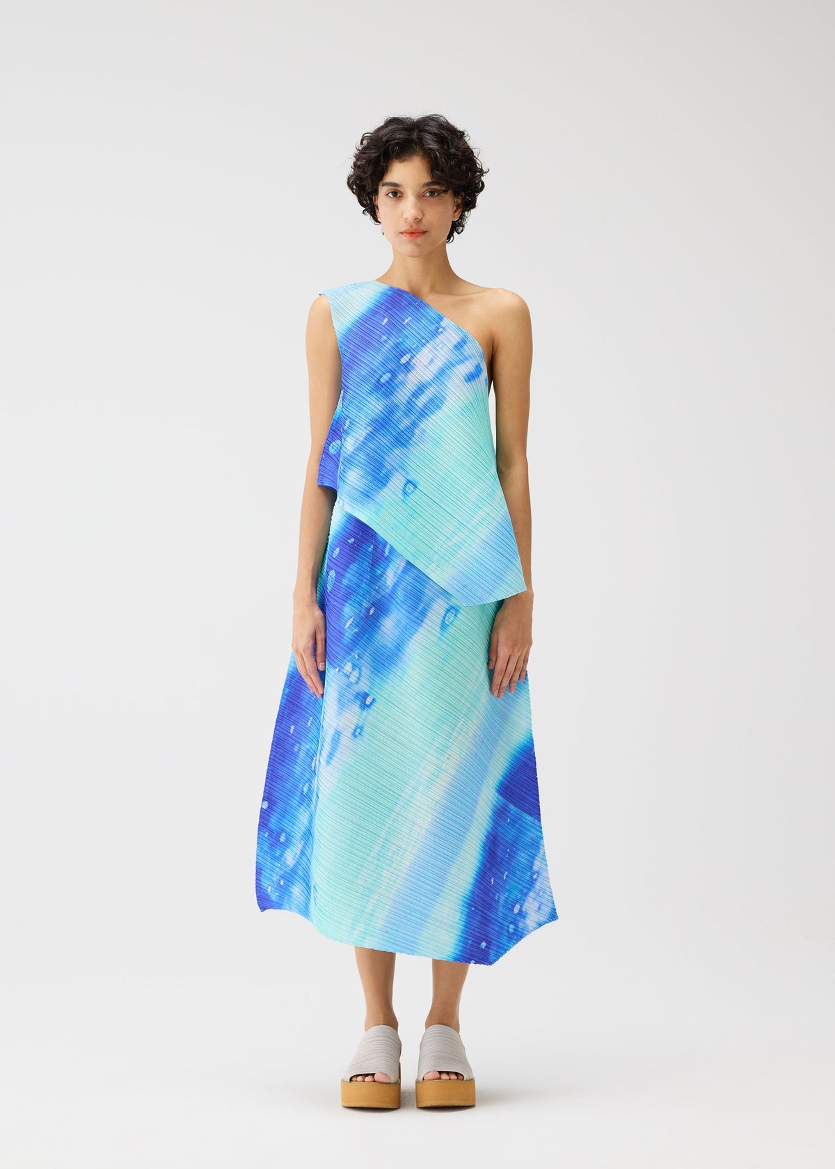 A model wears the Pleats Please Issey Miyake SEA BUBBLE skirt.