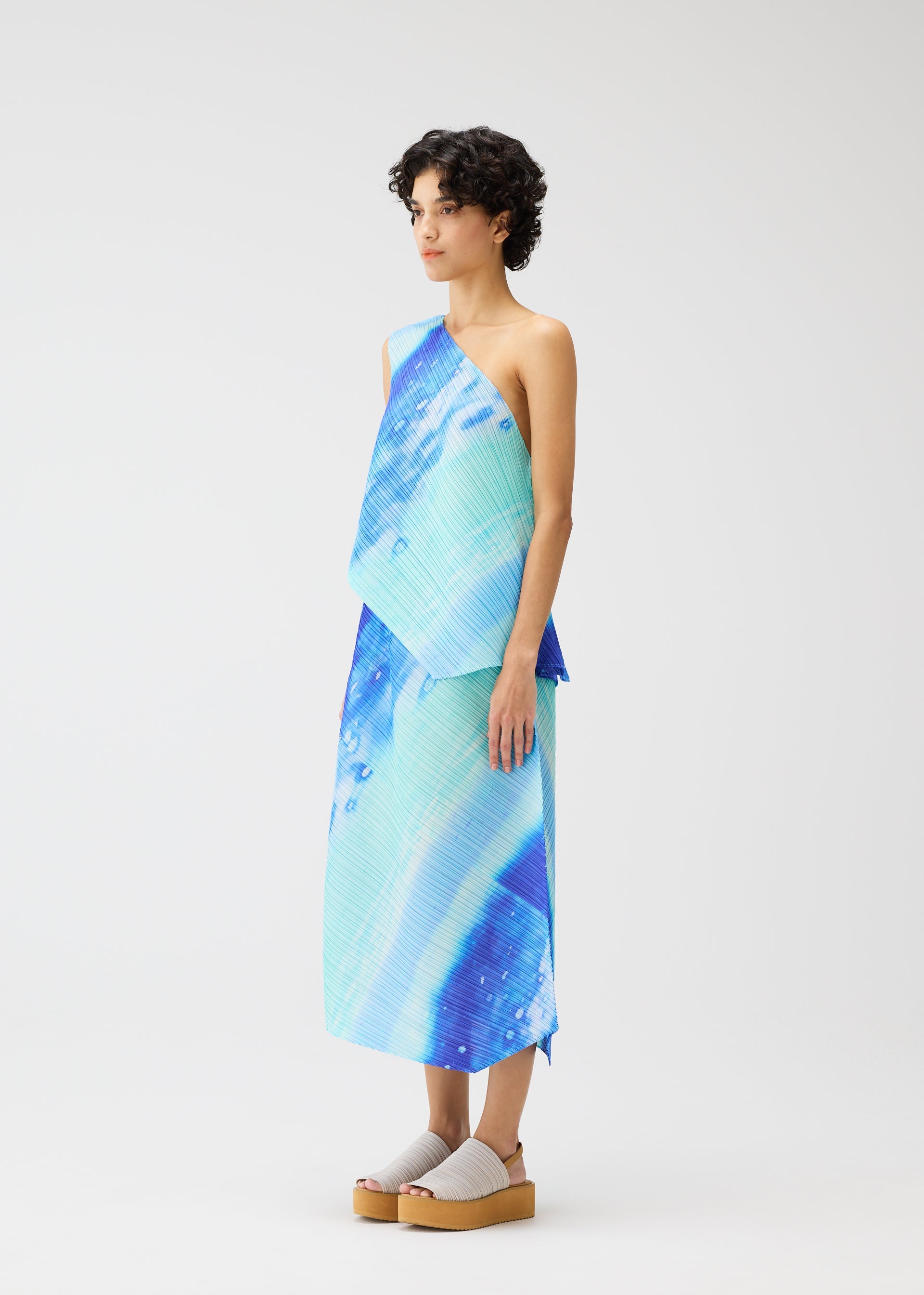 A model wears the Pleats Please Issey Miyake SEA BUBBLE skirt.