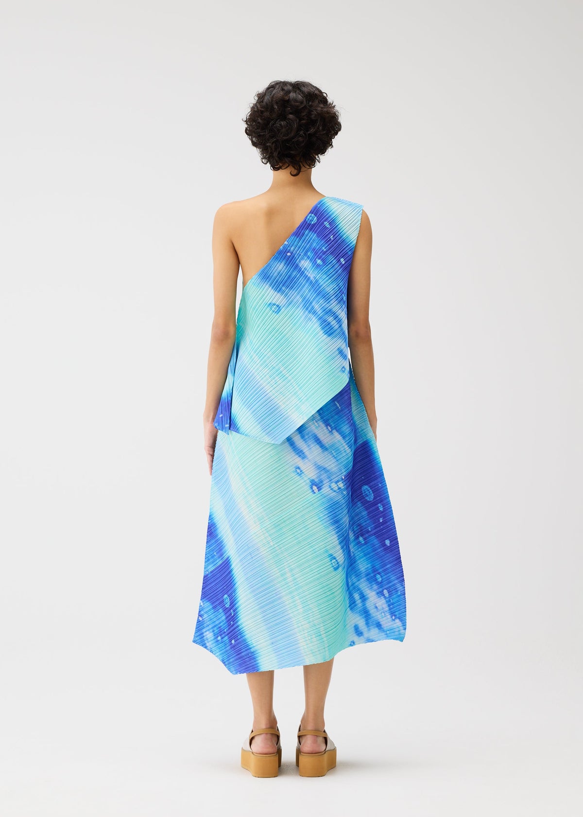 A model wears the Pleats Please Issey Miyake SEA BUBBLE skirt.