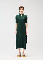 A model wears the Pleats Please Issey Miyake MONTHLY COLORS MARCH prêt à porter.
