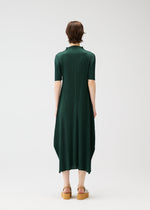 A model wears the Pleats Please Issey Miyake MONTHLY COLORS MARCH prêt à porter.