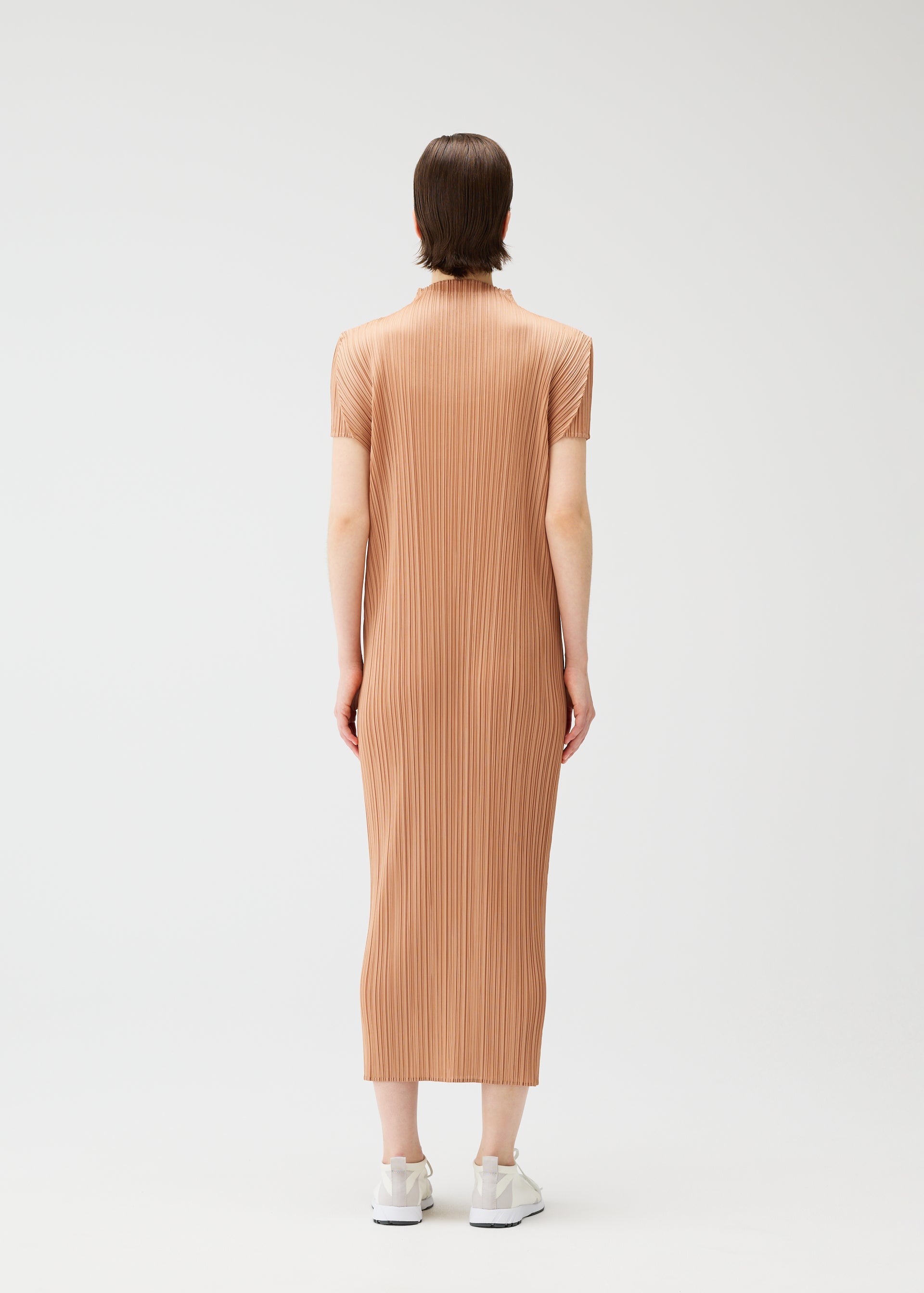MONTHLY COLORS : JUNE Dress Charcoal – ISSEY MIYAKE EU
