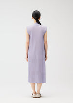A model wears the Pleats Please Issey Miyake RAMIE PLEATS prêt à porter.