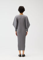 A model wears the PLEATS PLEASE ISSEY MIYAKE SKYLINE prêt à porter.