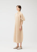 A model wears the PLEATS PLEASE ISSEY MIYAKE COAST pp66jh4644305.