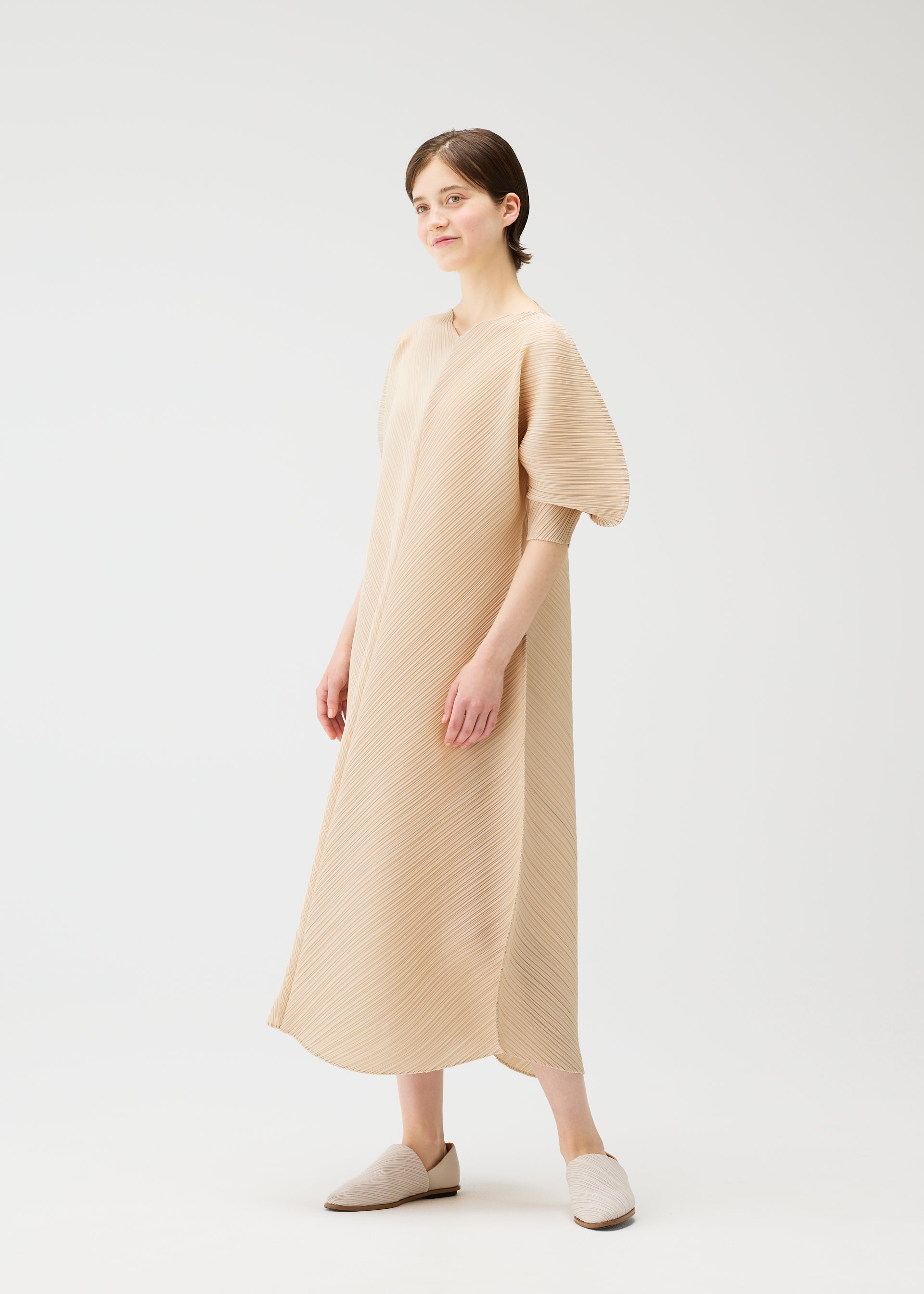 COAST Dress Sand Beige – ISSEY MIYAKE EU