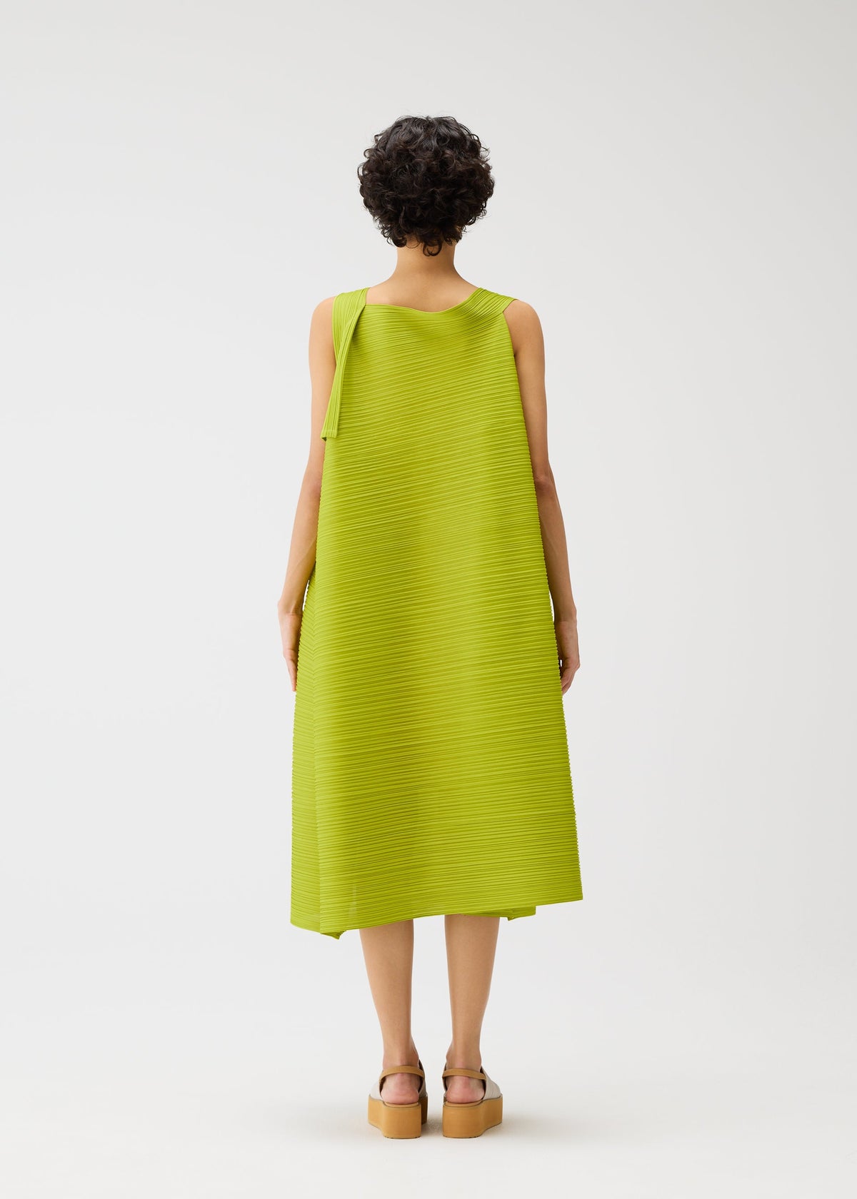 A model wears the PLEATS PLEASE ISSEY MIYAKE BOUNCY BASKET bouncy-basket-dress-charcoal.