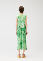 A model wears the Pleats Please Issey Miyake FOGGY FOREST prêt à porter.