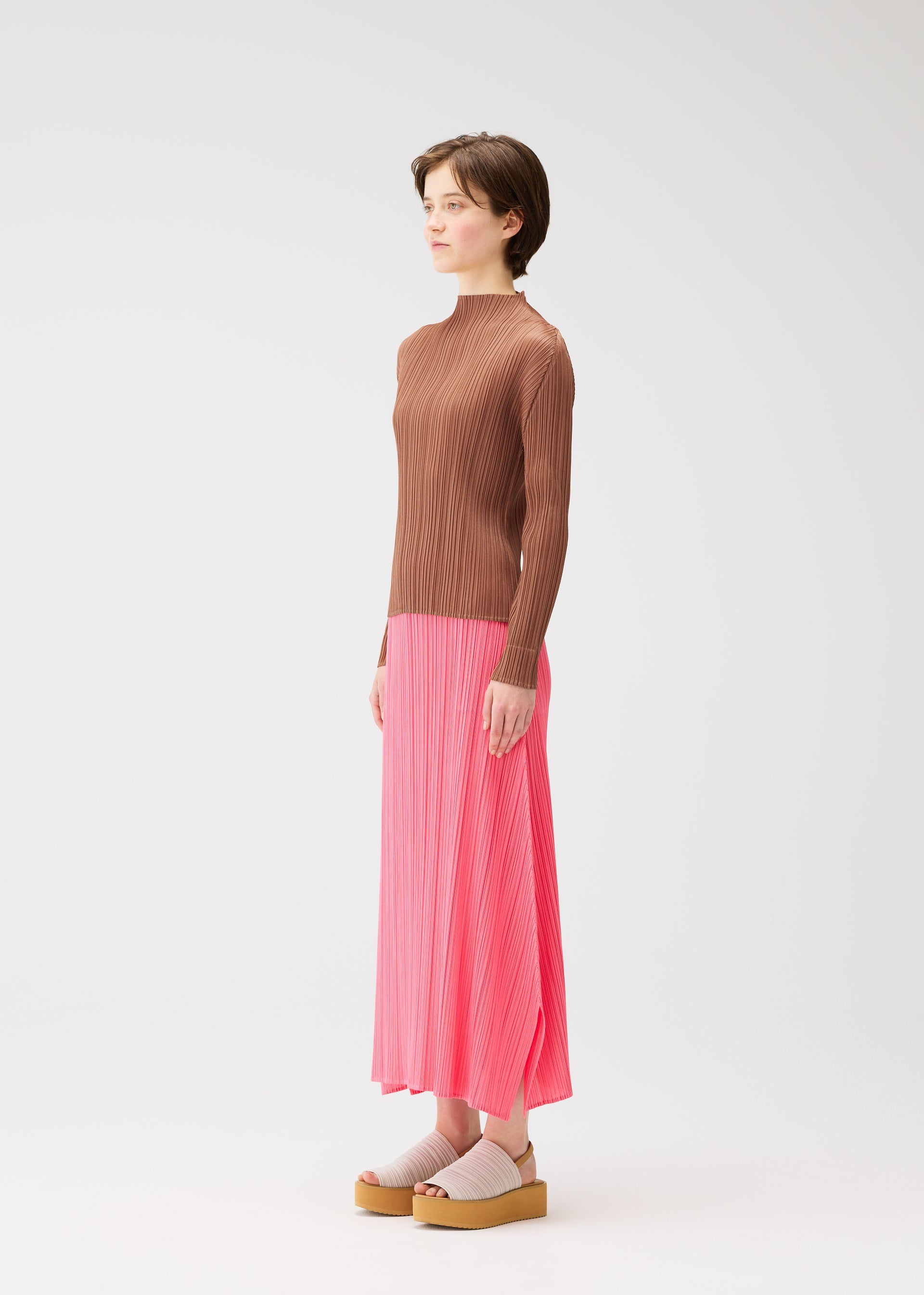 A model wears the Pleats Please Issey Miyake MONTHLY COLORS MARCH prêt à porter.