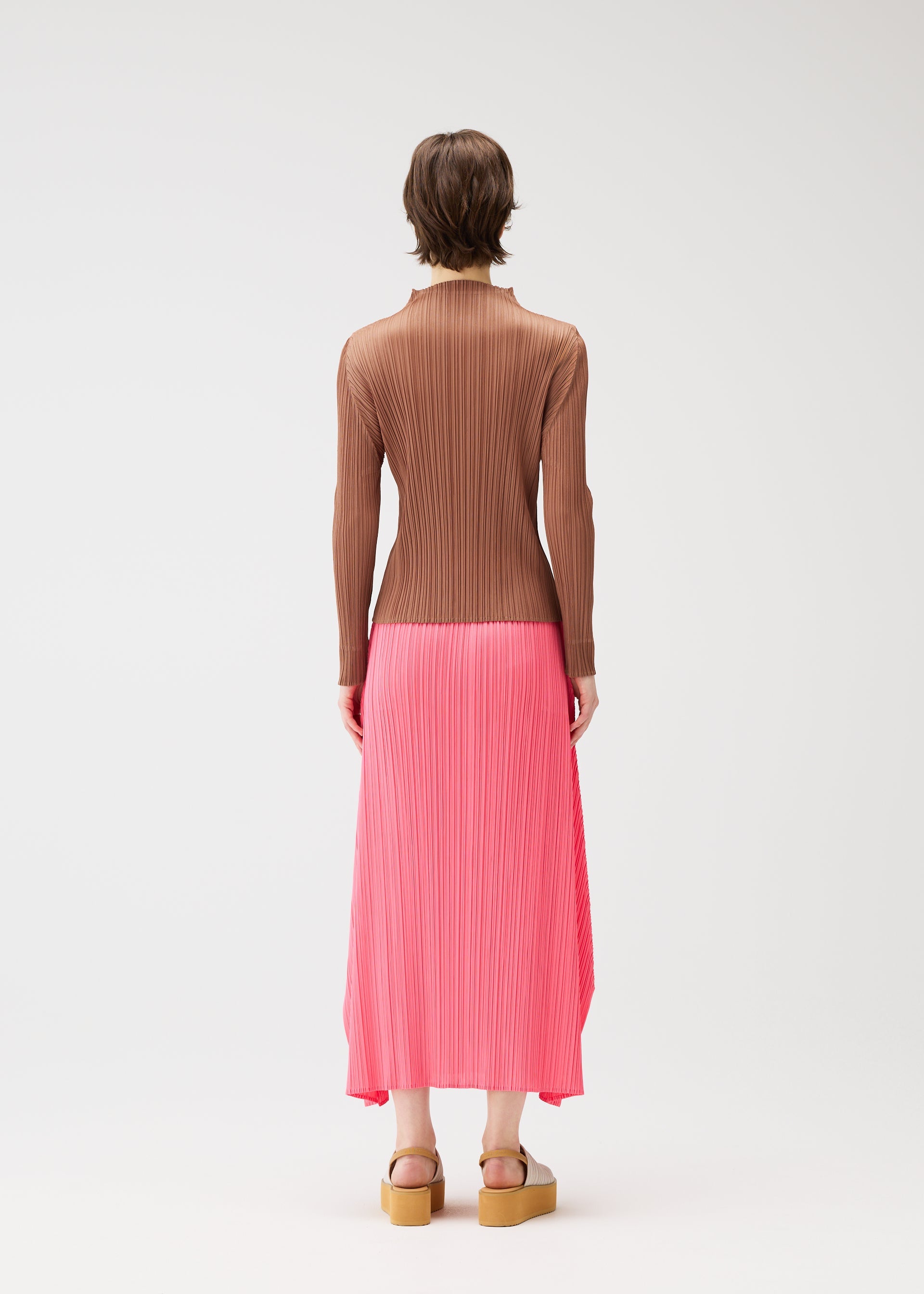 MONTHLY COLORS : MARCH Top Dark Green – ISSEY MIYAKE EU