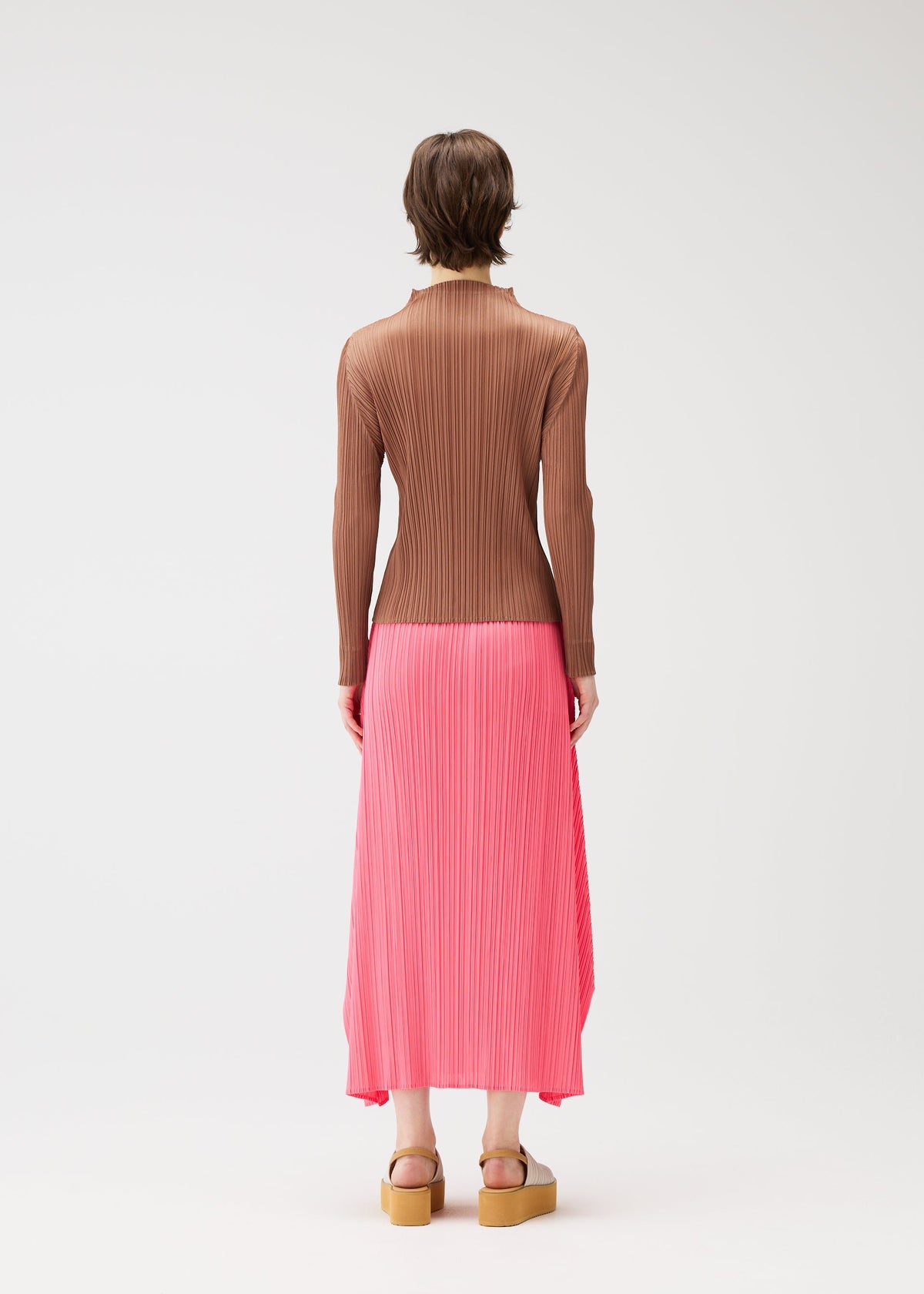 A model wears the Pleats Please Issey Miyake MONTHLY COLORS MARCH prêt à porter.