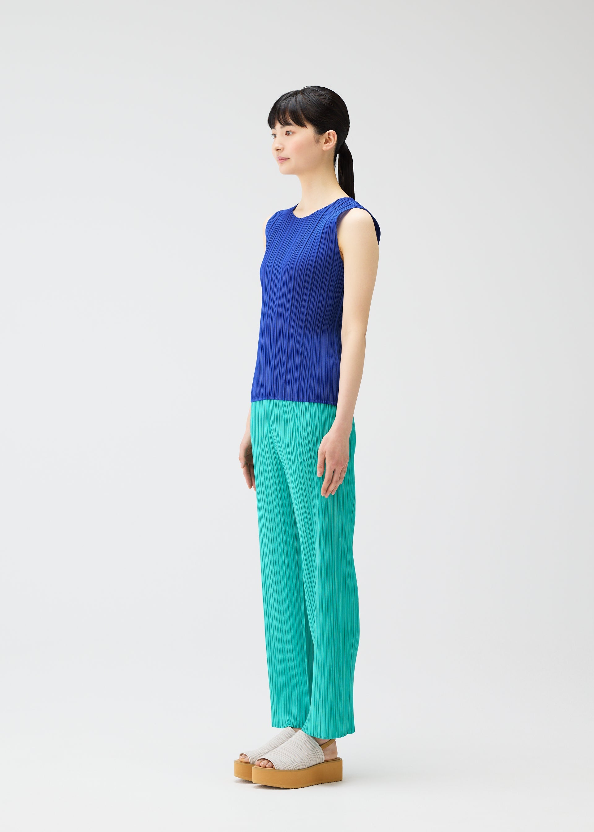 MONTHLY COLORS : MAY Sleeveless Top Sand Beige – ISSEY MIYAKE EU