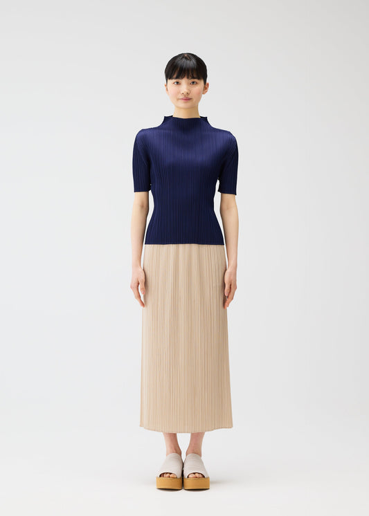 A model wears the Pleats Please Issey Miyake MONTHLY COLORS MAY shirt.