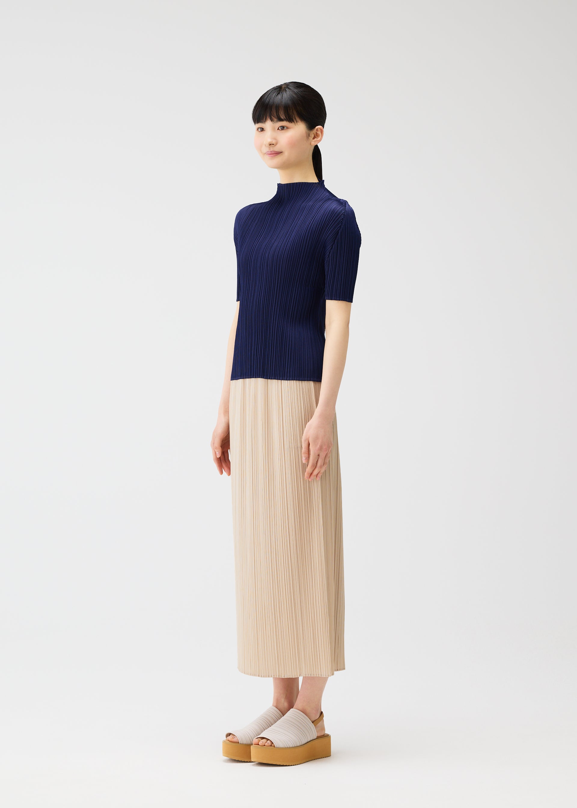 MONTHLY COLORS : MAY Top Navy – ISSEY MIYAKE EU